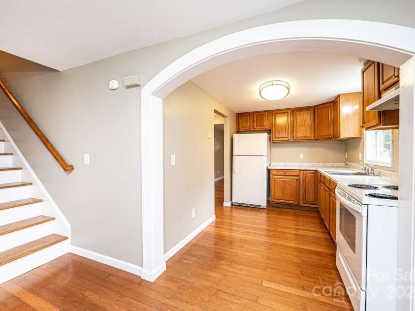 390 15th Avenue, Hickory, NC 28601.  MLS# CAR4245209, YatesRealty ID 6147. 