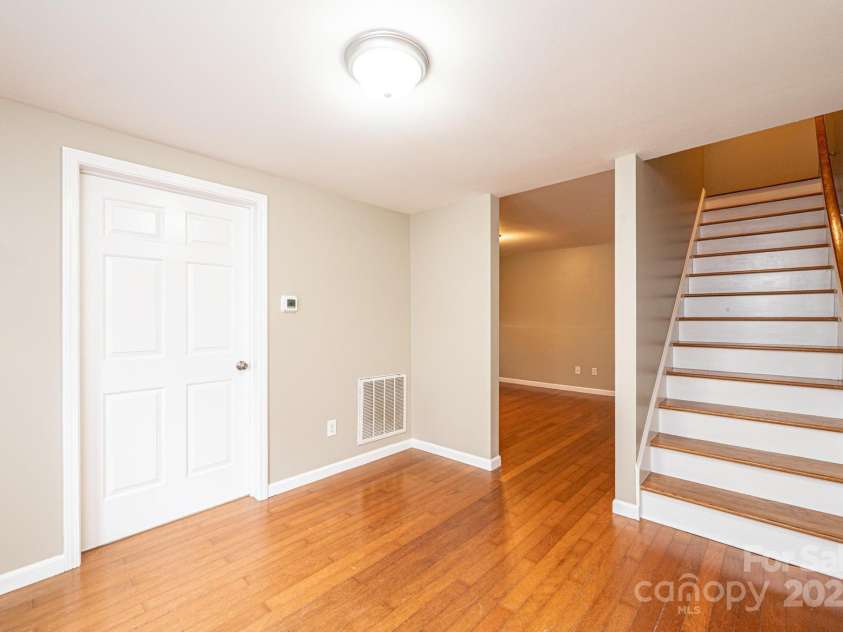 390 15th Avenue, Hickory, NC 28601.  MLS# CAR4245209, YatesRealty ID 6147. 