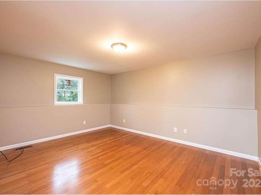 390 15th Avenue, Hickory, NC 28601.  MLS# CAR4245209, YatesRealty ID 6147. 