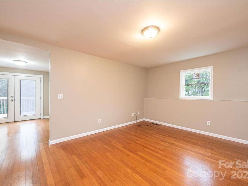 390 15th Avenue, Hickory, NC 28601.  MLS# CAR4245209, YatesRealty ID 6147. 