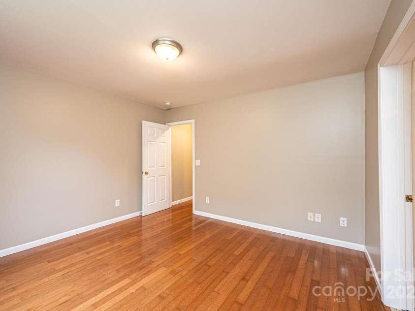 390 15th Avenue, Hickory, NC 28601.  MLS# CAR4245209, YatesRealty ID 6147. 