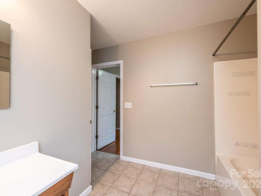 390 15th Avenue, Hickory, NC 28601.  MLS# CAR4245209, YatesRealty ID 6147. 