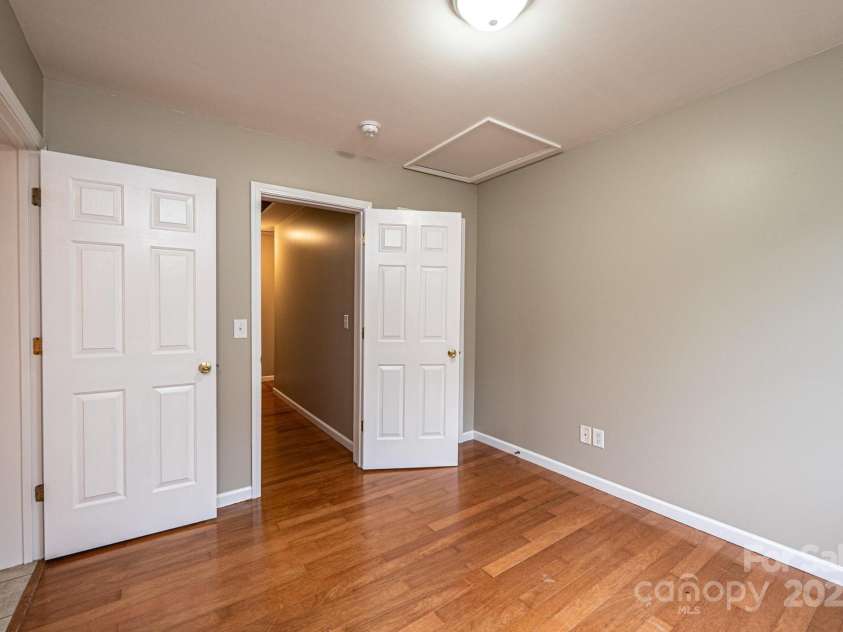 390 15th Avenue, Hickory, NC 28601.  MLS# CAR4245209, YatesRealty ID 6147. 