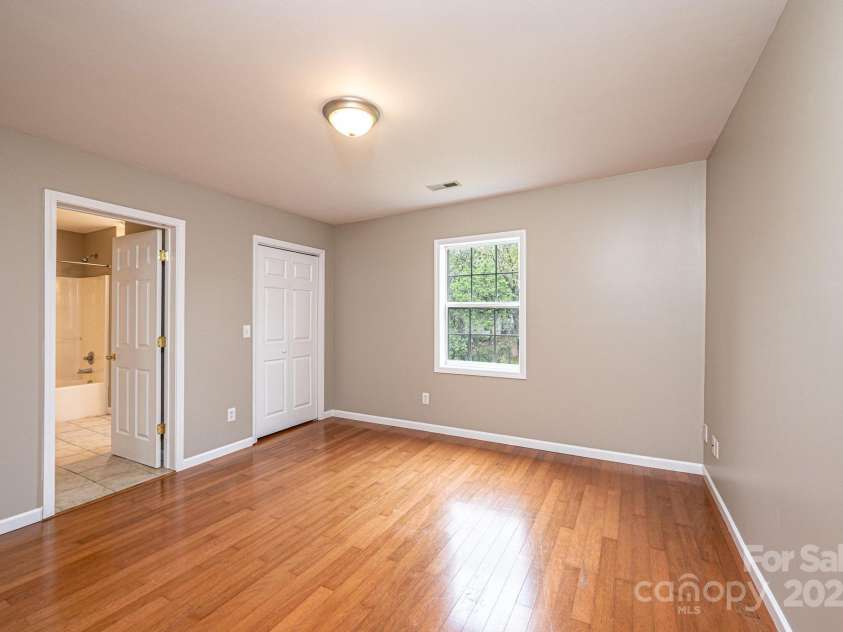 390 15th Avenue, Hickory, NC 28601.  MLS# CAR4245209, YatesRealty ID 6147. 