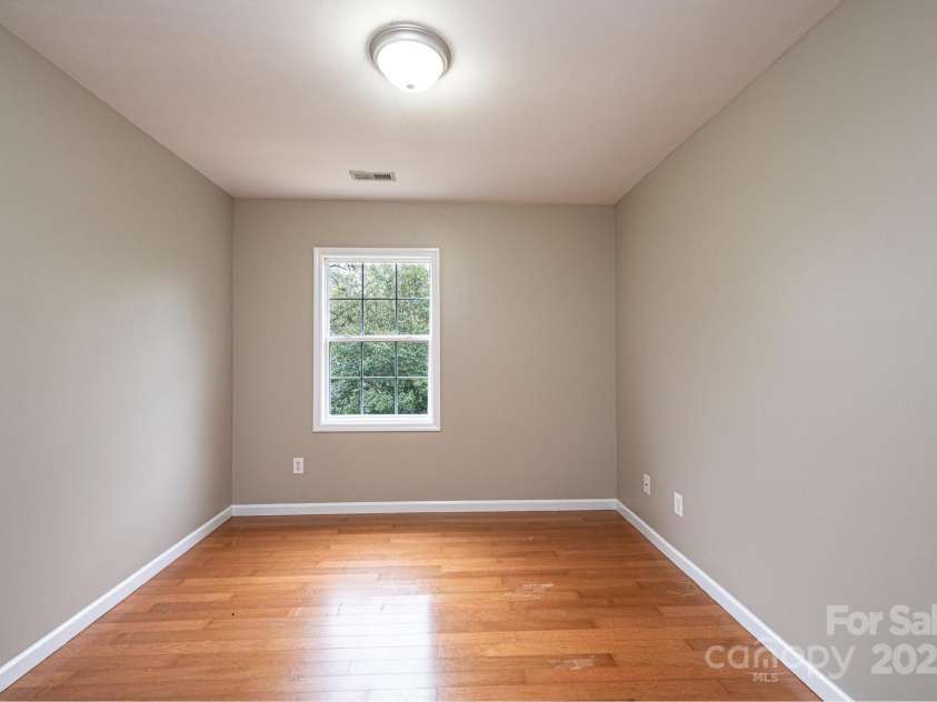 390 15th Avenue, Hickory, NC 28601.  MLS# CAR4245209, YatesRealty ID 6147. 