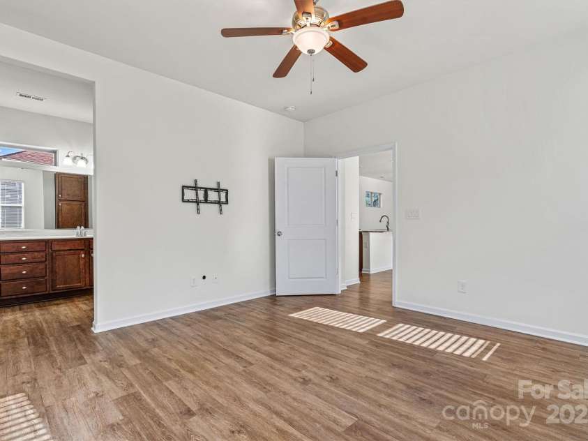 322 Flat Rock Drive, Denver, NC 28037.  MLS# CAR4243514, YatesRealty ID 6148. 