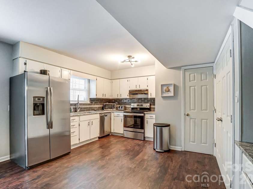 8518 Castle Pine Court, Charlotte, NC 28226.  MLS# CAR4352387, YatesRealty ID 6148. 