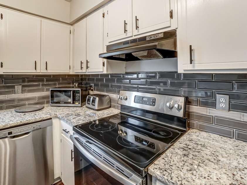 8518 Castle Pine Court, Charlotte, NC 28226.  MLS# CAR4352387, YatesRealty ID 6148. 