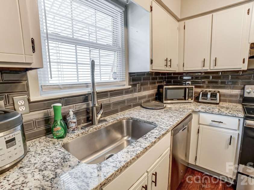 8518 Castle Pine Court, Charlotte, NC 28226.  MLS# CAR4352387, YatesRealty ID 6148. 