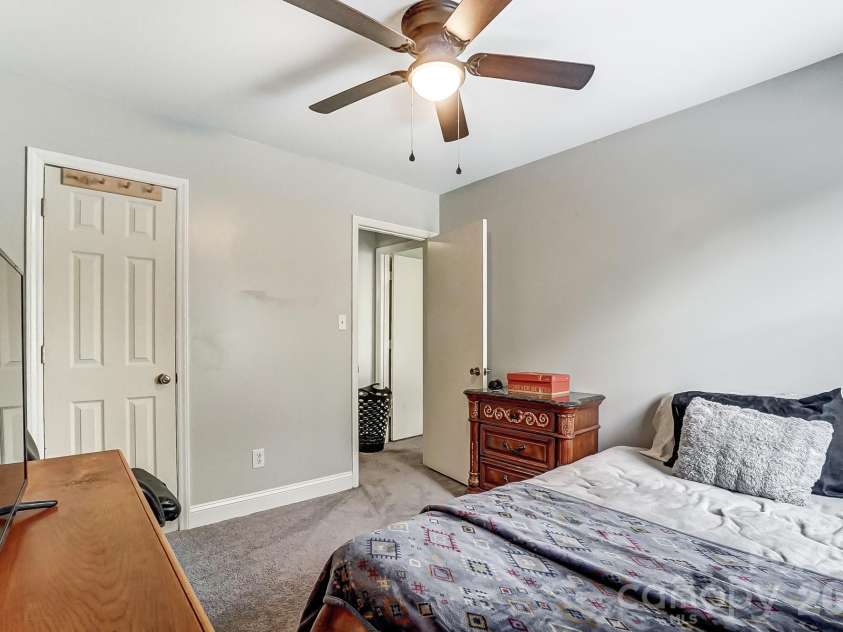 8518 Castle Pine Court, Charlotte, NC 28226.  MLS# CAR4352387, YatesRealty ID 6148. 