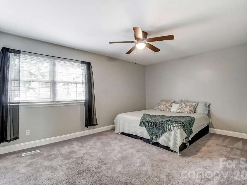 8518 Castle Pine Court, Charlotte, NC 28226.  MLS# CAR4352387, YatesRealty ID 6148. 
