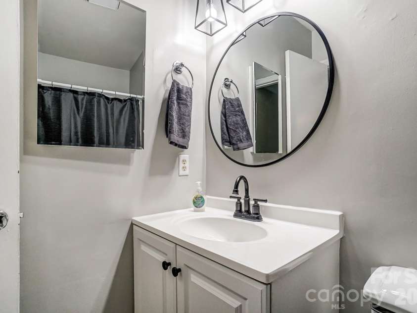 8518 Castle Pine Court, Charlotte, NC 28226.  MLS# CAR4352387, YatesRealty ID 6148. 