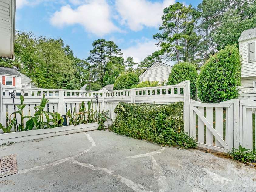 8518 Castle Pine Court, Charlotte, NC 28226.  MLS# CAR4352387, YatesRealty ID 6148. 