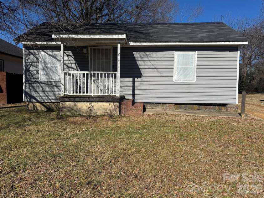 214 Oregon Street, Charlotte, NC 28208.  MLS# CAR4344261, YatesRealty ID 6149. 