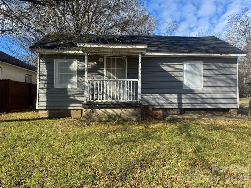 214 Oregon Street, Charlotte, NC 28208.  MLS# CAR4344261, YatesRealty ID 6149. 