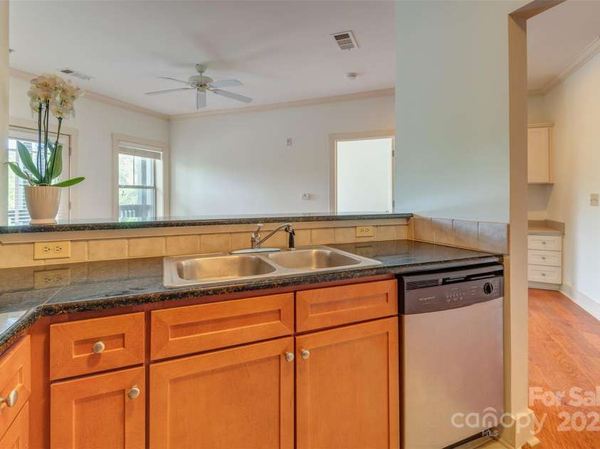 9 Kenilworth Knolls, Asheville, NC 28805.  MLS# CAR4271939, YatesRealty ID 615. 