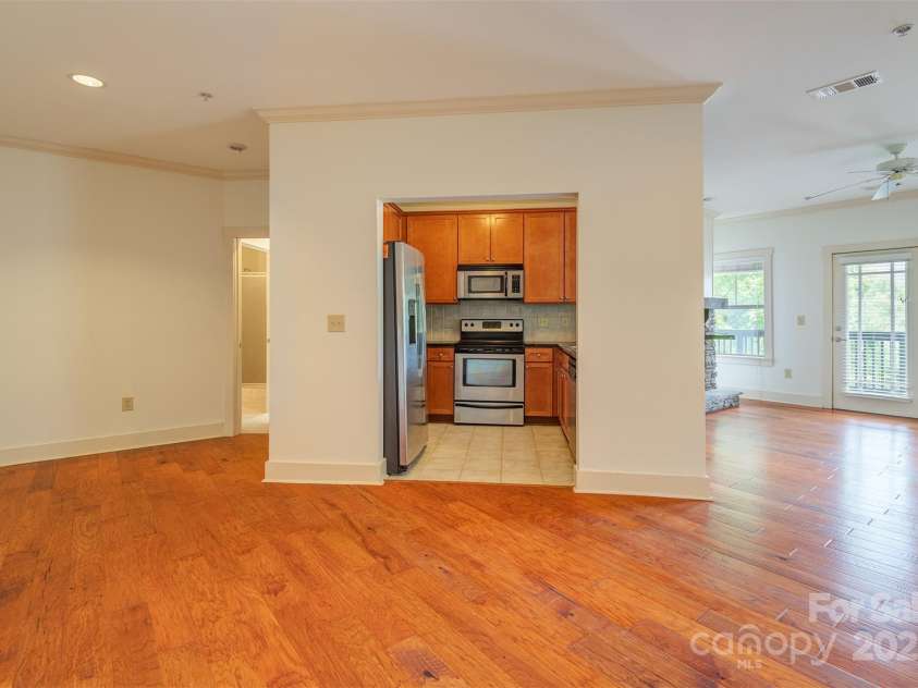 9 Kenilworth Knolls, Asheville, NC 28805.  MLS# CAR4271939, YatesRealty ID 615. 