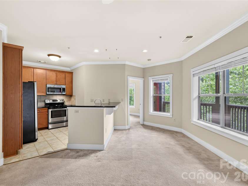 9 Kenilworth Knolls, Asheville, NC 28805.  MLS# CAR4405032, YatesRealty ID 615. 