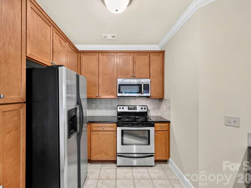 9 Kenilworth Knolls, Asheville, NC 28805.  MLS# CAR4405032, YatesRealty ID 615. 
