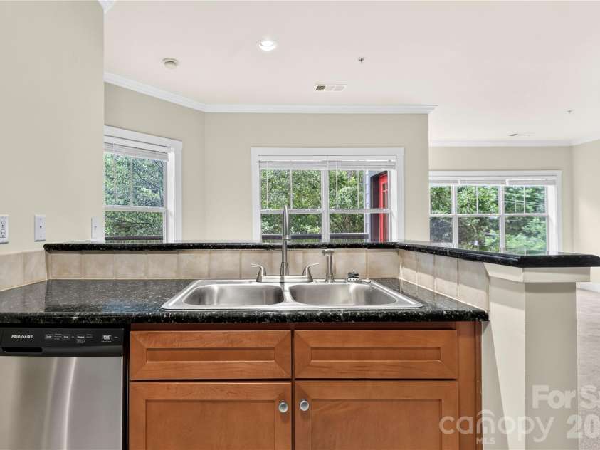 9 Kenilworth Knolls, Asheville, NC 28805.  MLS# CAR4405032, YatesRealty ID 615. 