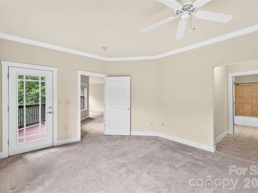 9 Kenilworth Knolls, Asheville, NC 28805.  MLS# CAR4405032, YatesRealty ID 615. 