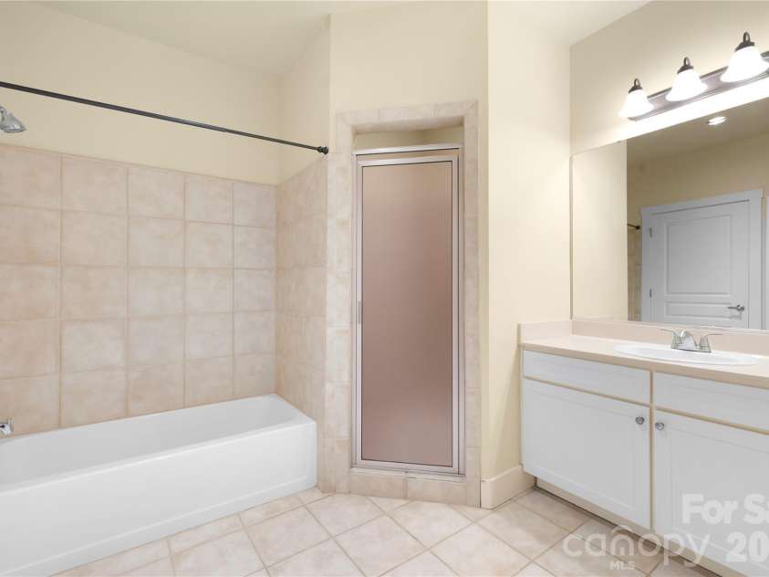 9 Kenilworth Knolls, Asheville, NC 28805.  MLS# CAR4405032, YatesRealty ID 615. 