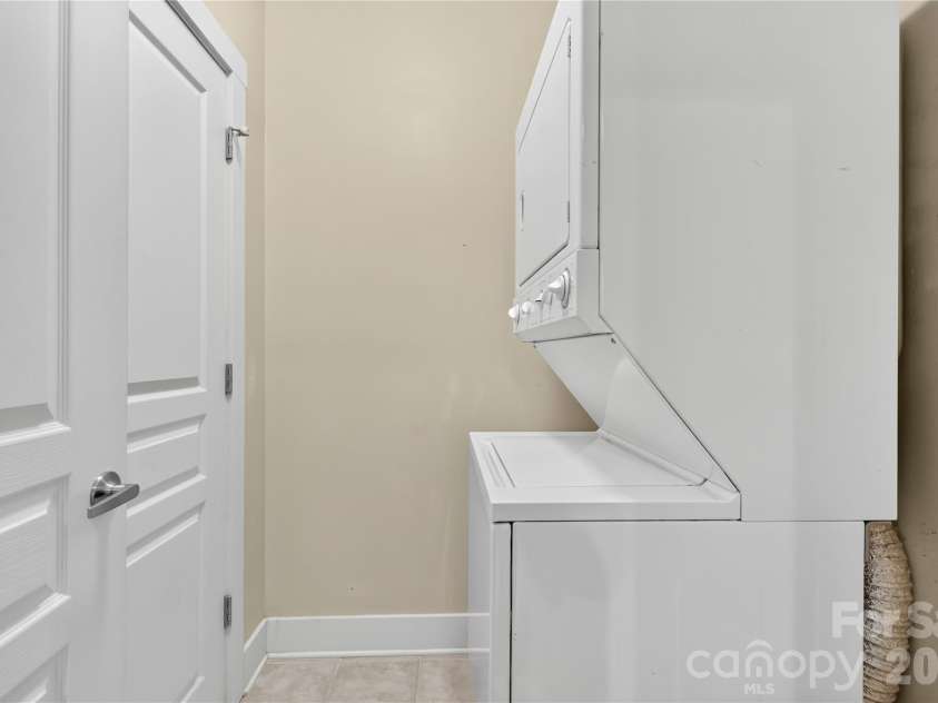 9 Kenilworth Knolls, Asheville, NC 28805.  MLS# CAR4405032, YatesRealty ID 615. 