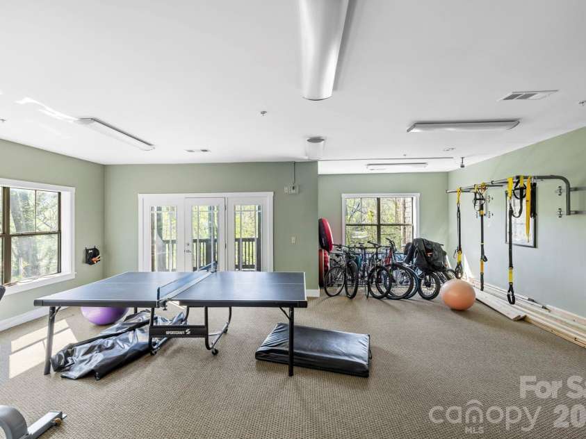 9 Kenilworth Knolls, Asheville, NC 28805.  MLS# CAR4405032, YatesRealty ID 615. 