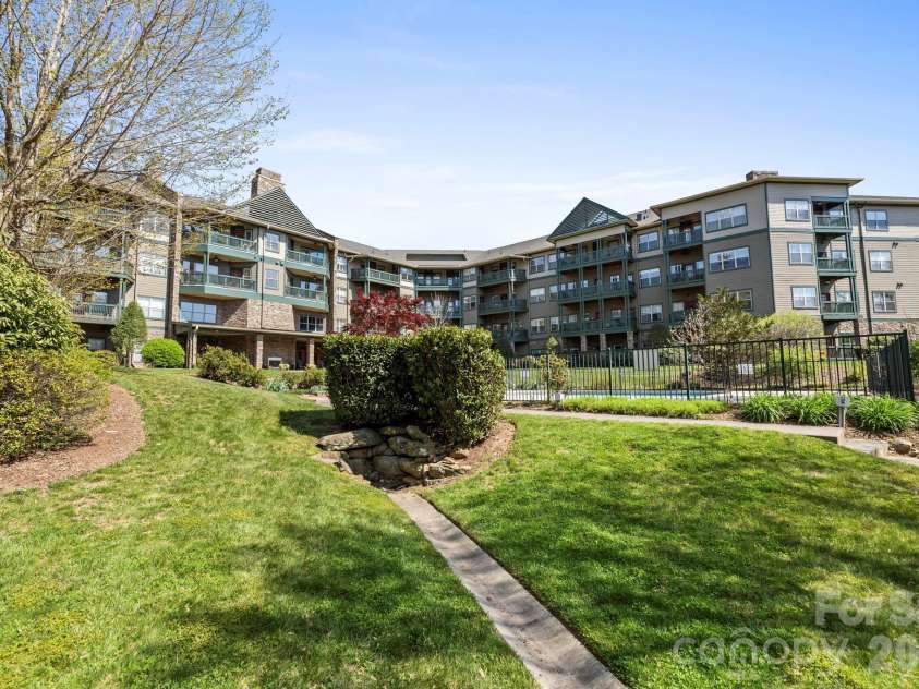 9 Kenilworth Knolls, Asheville, NC 28805.  MLS# CAR4405032, YatesRealty ID 615. 