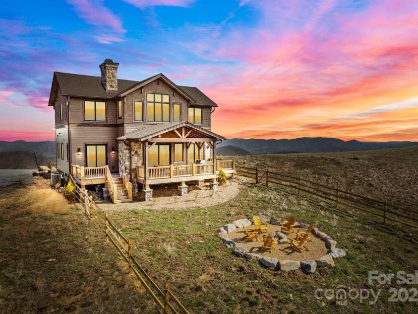 352 Great Sky Drive, Banner Elk, NC 28604.  MLS# CAR4247285, YatesRealty ID 6150. 