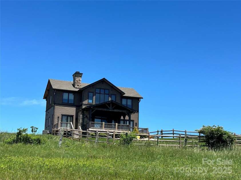 352 Great Sky Drive, Banner Elk, NC 28604.  MLS# CAR4247285, YatesRealty ID 6150. 