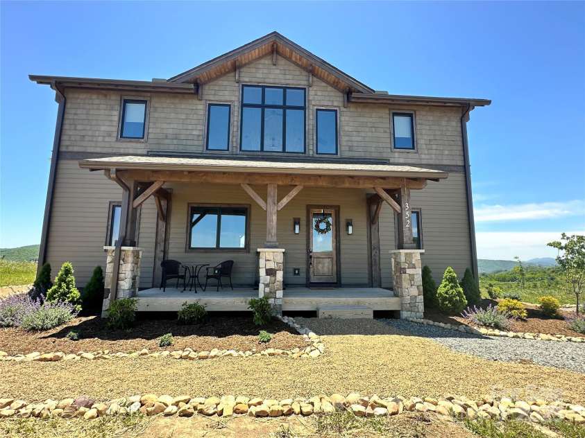 352 Great Sky Drive, Banner Elk, NC 28604.  MLS# CAR4247285, YatesRealty ID 6150. 