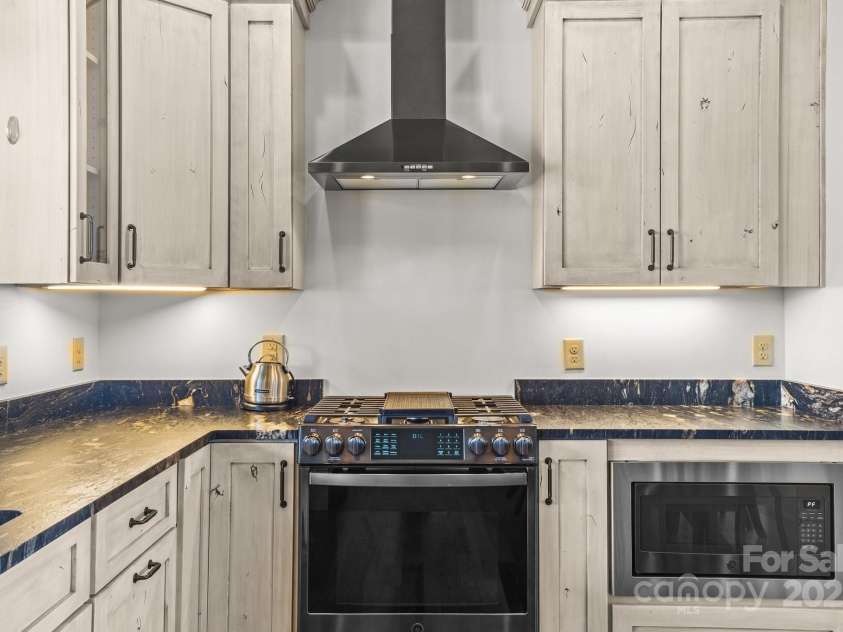 352 Great Sky Drive, Banner Elk, NC 28604.  MLS# CAR4247285, YatesRealty ID 6150. 