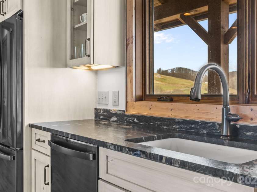 352 Great Sky Drive, Banner Elk, NC 28604.  MLS# CAR4247285, YatesRealty ID 6150. 