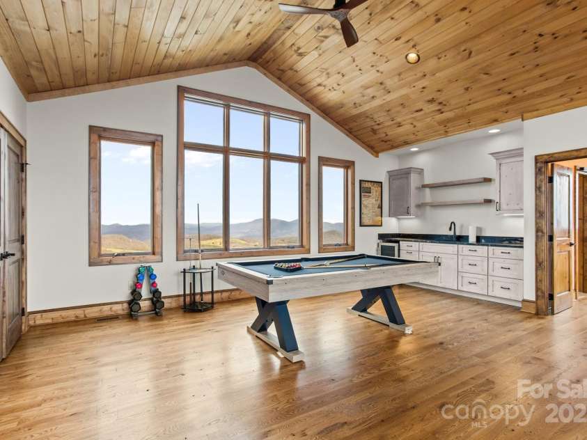 352 Great Sky Drive, Banner Elk, NC 28604.  MLS# CAR4247285, YatesRealty ID 6150. 