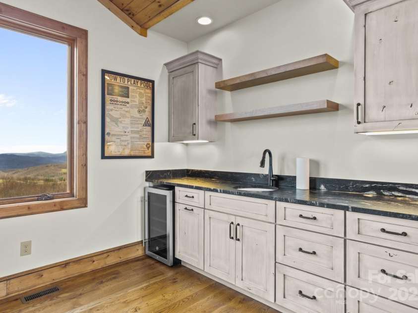 352 Great Sky Drive, Banner Elk, NC 28604.  MLS# CAR4247285, YatesRealty ID 6150. 