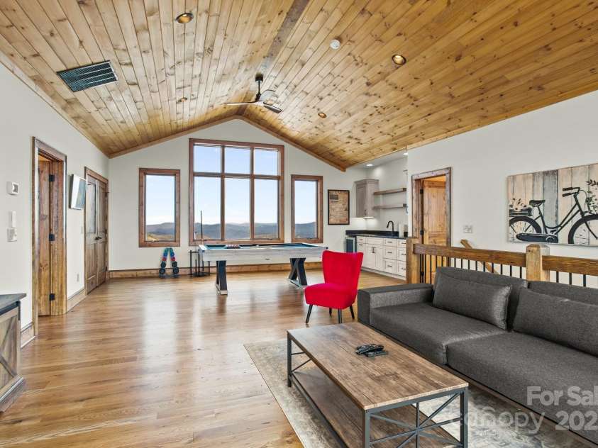 352 Great Sky Drive, Banner Elk, NC 28604.  MLS# CAR4247285, YatesRealty ID 6150. 