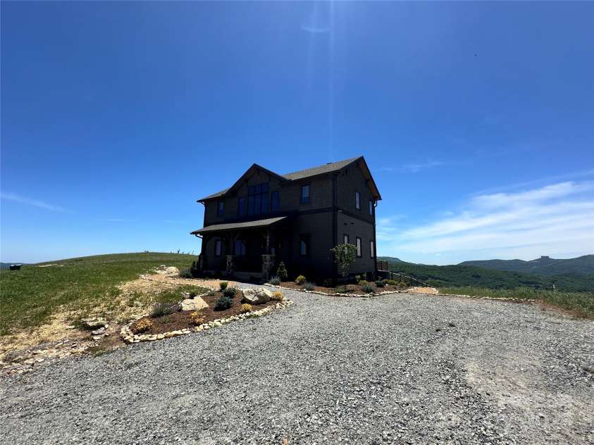 352 Great Sky Drive, Banner Elk, NC 28604.  MLS# CAR4247285, YatesRealty ID 6150. 