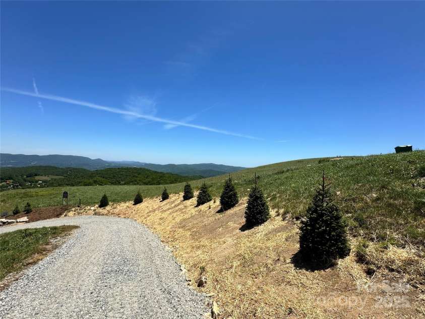 352 Great Sky Drive, Banner Elk, NC 28604.  MLS# CAR4247285, YatesRealty ID 6150. 