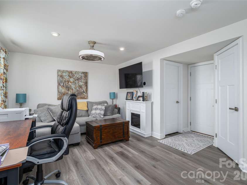 1937 Tupelo Grove Lane, Gastonia, NC 28054.  MLS# CAR4344471, YatesRealty ID 6151. 