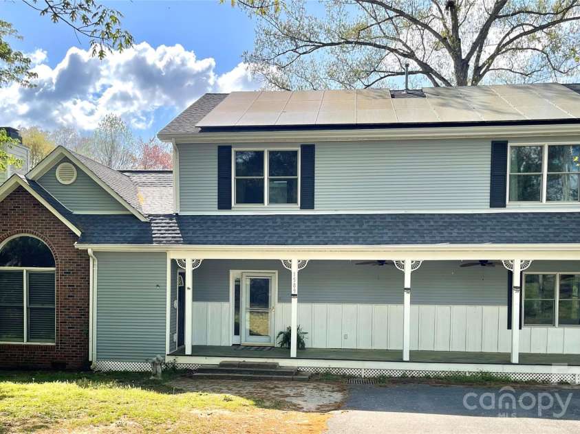 1589 Lakewood Drive, Rock Hill, SC 29732.  MLS# CAR4227001, YatesRealty ID 6152. Front of House