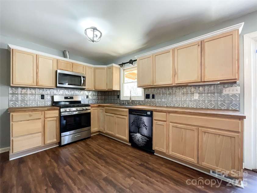 1589 Lakewood Drive, Rock Hill, SC 29732.  MLS# CAR4227001, YatesRealty ID 6152. Kitchen