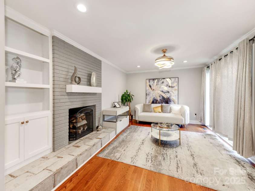 842 Woodlawn Road, Charlotte, NC 28209.  MLS# CAR4289676, YatesRealty ID 6154. 