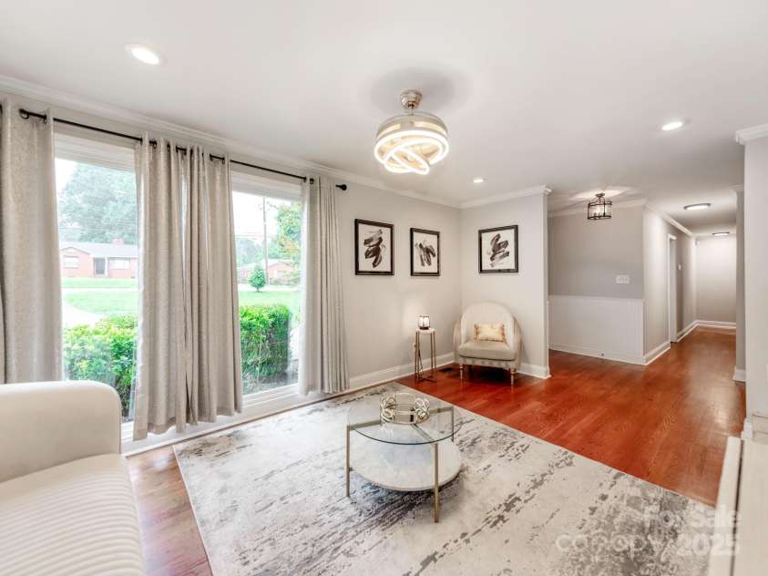 842 Woodlawn Road, Charlotte, NC 28209.  MLS# CAR4289676, YatesRealty ID 6154. 