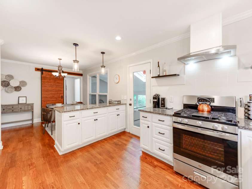 842 Woodlawn Road, Charlotte, NC 28209.  MLS# CAR4289676, YatesRealty ID 6154. 