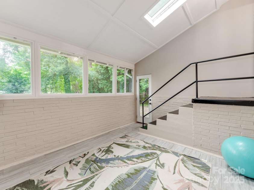 842 Woodlawn Road, Charlotte, NC 28209.  MLS# CAR4289676, YatesRealty ID 6154. 