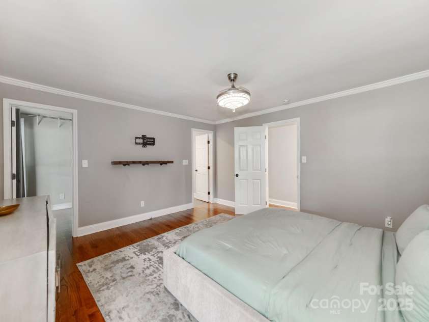 842 Woodlawn Road, Charlotte, NC 28209.  MLS# CAR4289676, YatesRealty ID 6154. 