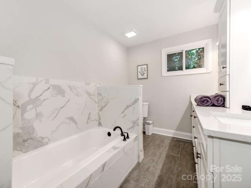 842 Woodlawn Road, Charlotte, NC 28209.  MLS# CAR4289676, YatesRealty ID 6154. 