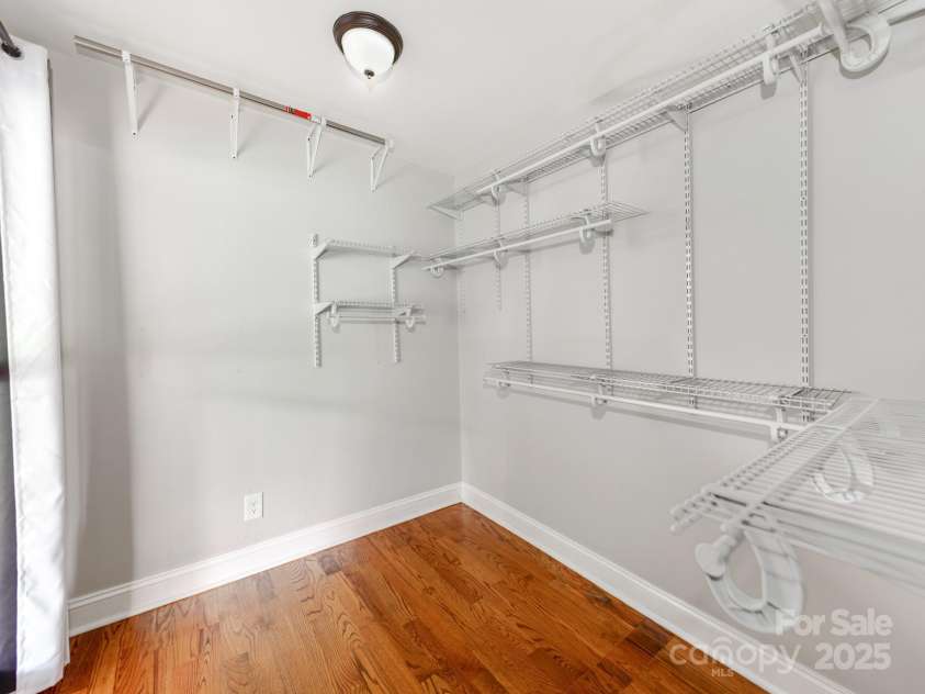 842 Woodlawn Road, Charlotte, NC 28209.  MLS# CAR4289676, YatesRealty ID 6154. 