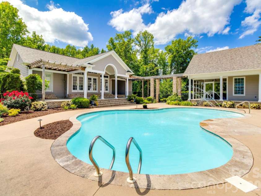 393 Youngs Bend Road, Kershaw, SC 29067.  MLS# CAR4317045, YatesRealty ID 6155. 